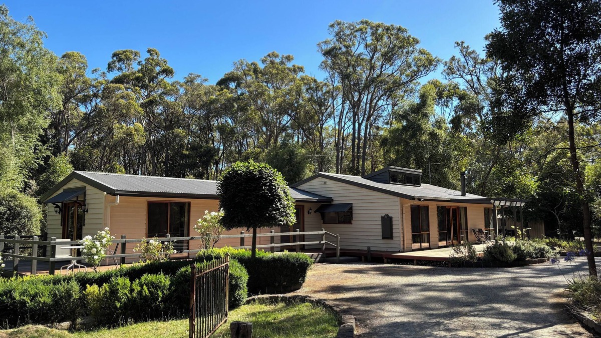 Woodend House | Duck Tree Lodge - Bush Retreat, Macedon Ranges