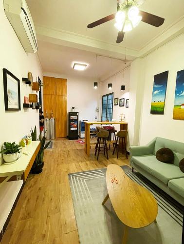 Downtown Ho Chi Minh City Apartment | Ductaigallery's Entire Apt - Behind in Bui vien st