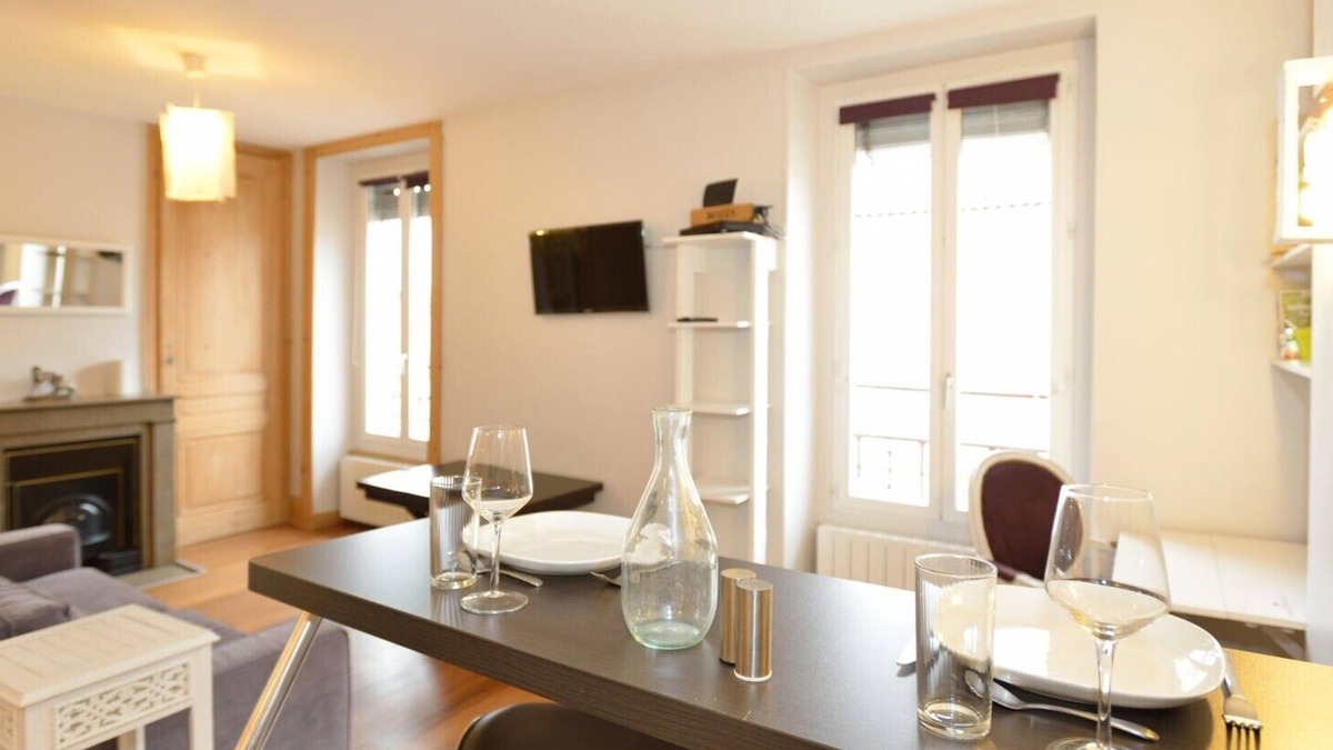 Voltaire - Saint Amour Apartment | Duguesclin - Appart'Ambiance
