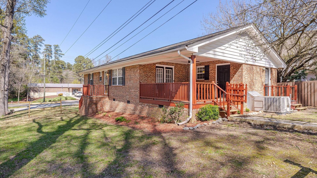 Durham House | Duke Captains’ Quarters 3BR 2.5BA @ American Village