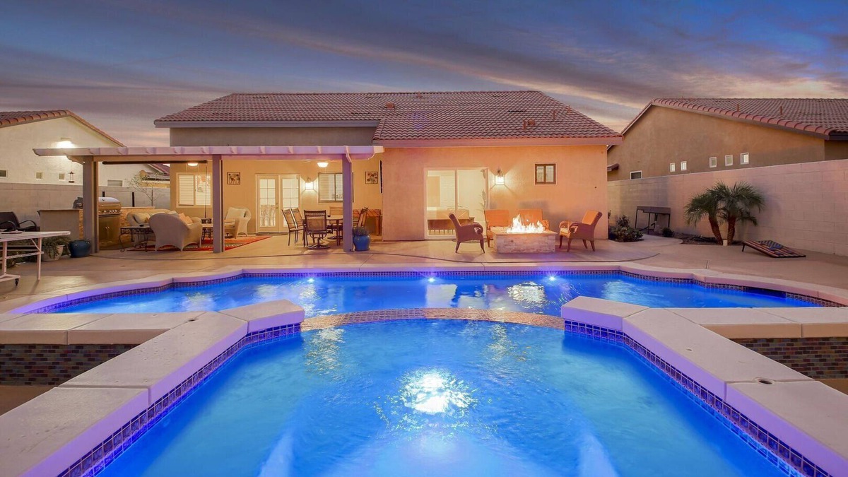 Coachella House | Dulce Vida: Pool, Spa, Table Games, Fire Pit, BBQ!
