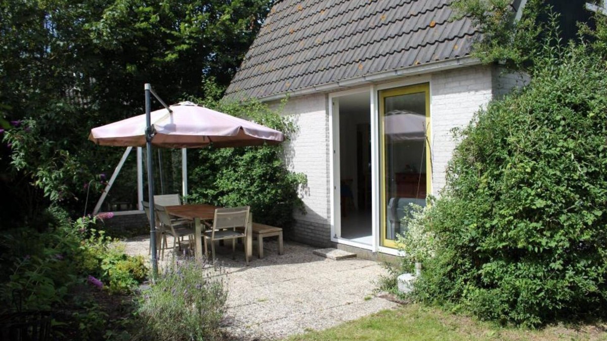 Egmond-Binnen House | Dune Bungalow directly against the dunes for 5 persons. Holiday home family, Quiet location, Walking in nature, Beach.