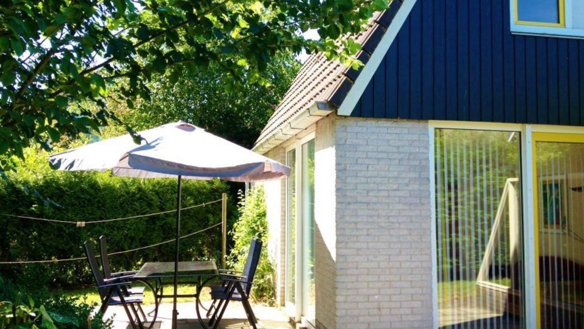 Egmond-Binnen House | Dune Bungalow directly against the dunes for 5 persons