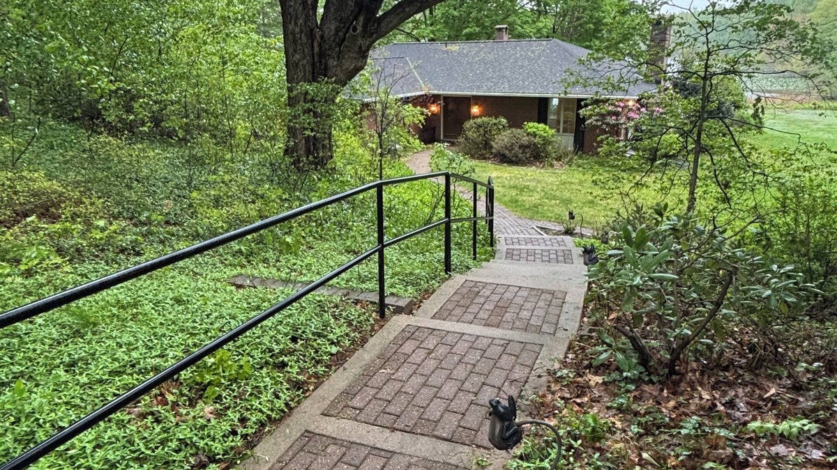 Holland Cottage | Dune Cottage on lake between Saugatuck & Holland!