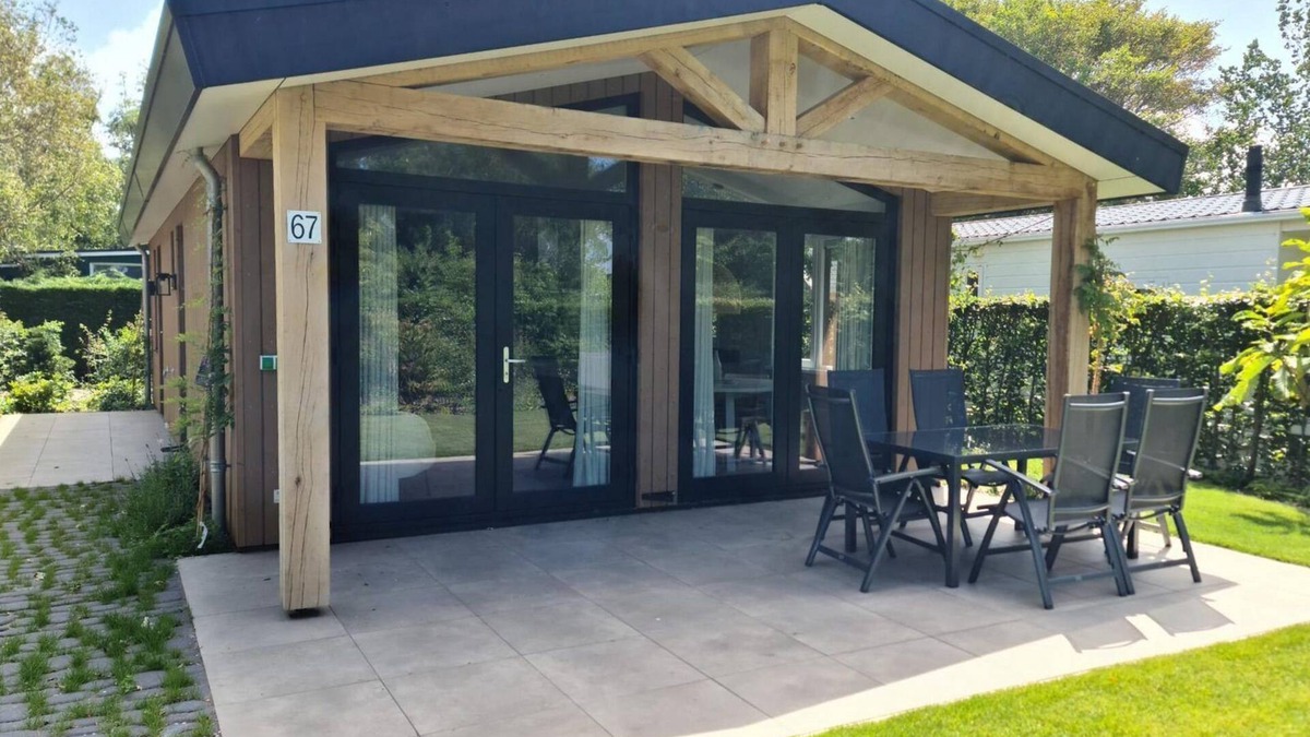Egmond-Binnen House | Dune lodge directly against the dunes