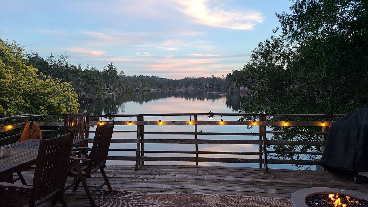 North Bend House | DUNEHAVEN AFRAME CABIN LAKEFRONT DUNE ACCESS RETREAT