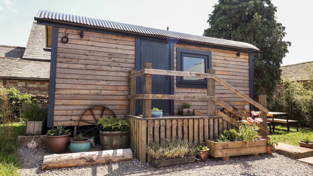 Knock Cottage | DUNFELL SHEPHERD'S HUT, pet friendly in Appleby-In-Westmorland