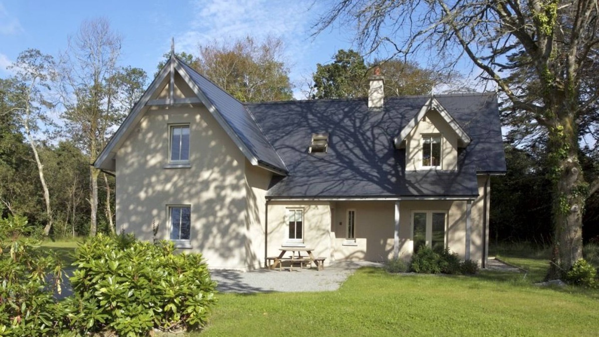 Kenmare Cottage | Dunkerron Woods 4 bedroom 4008 - sleeps 8 guests in 4 bedrooms