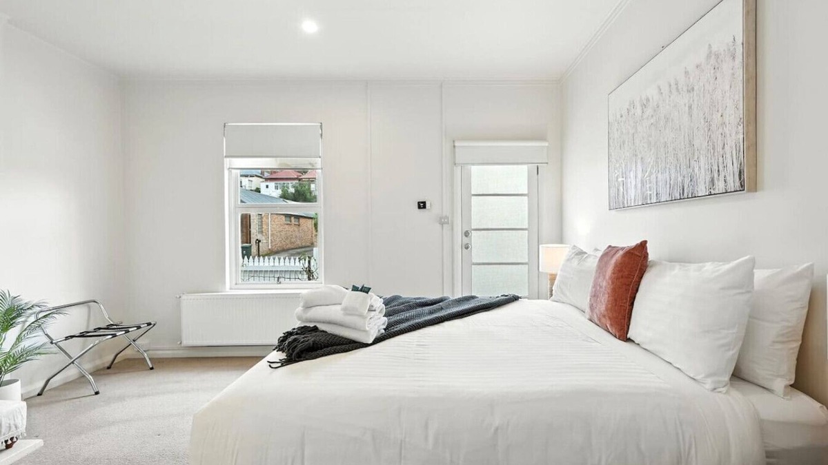 North Hobart Apartment | Dunn Cottage North Hobart x 6