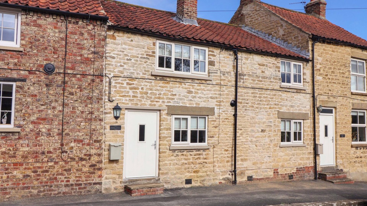 Westow House | DUNNING, THE MOUNT, pet friendly, character holiday cottage in York