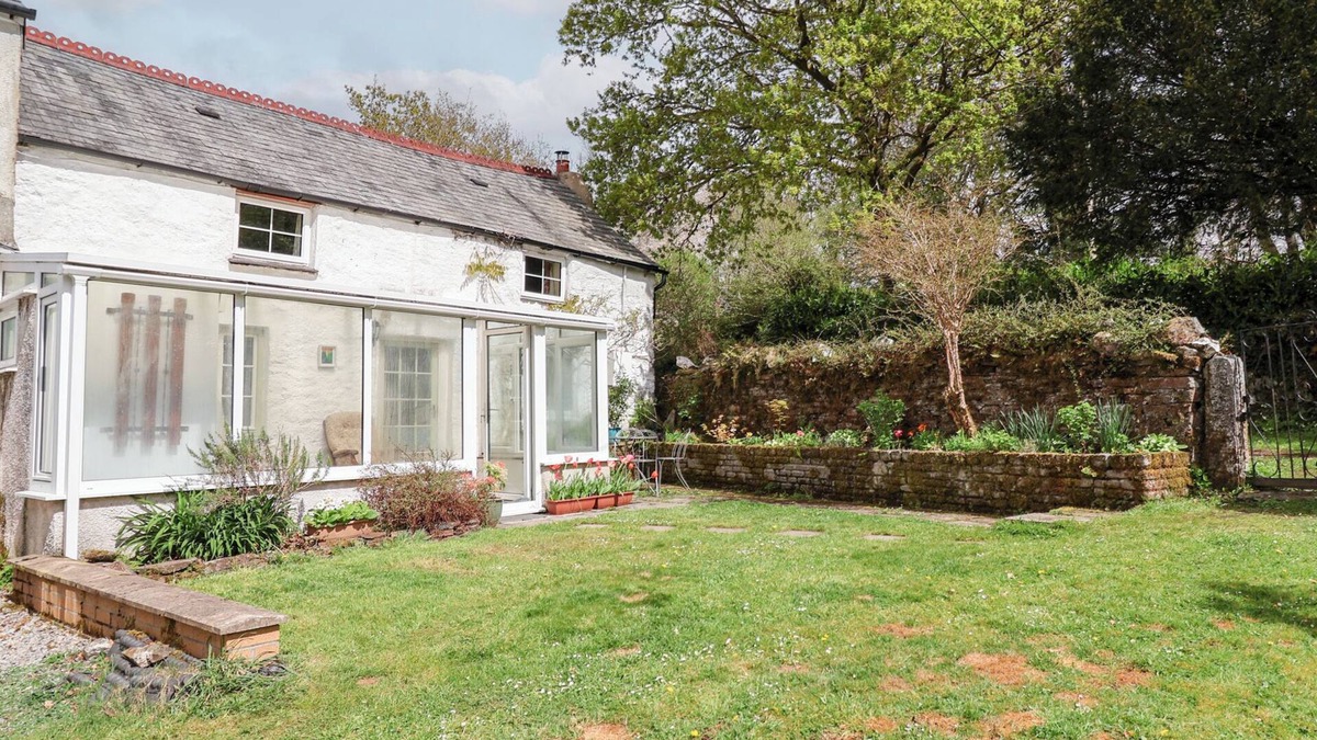 Clearbrook Cottage | DUNRIDGE COTTAGE, pet friendly, with open fire in Horrabridge
