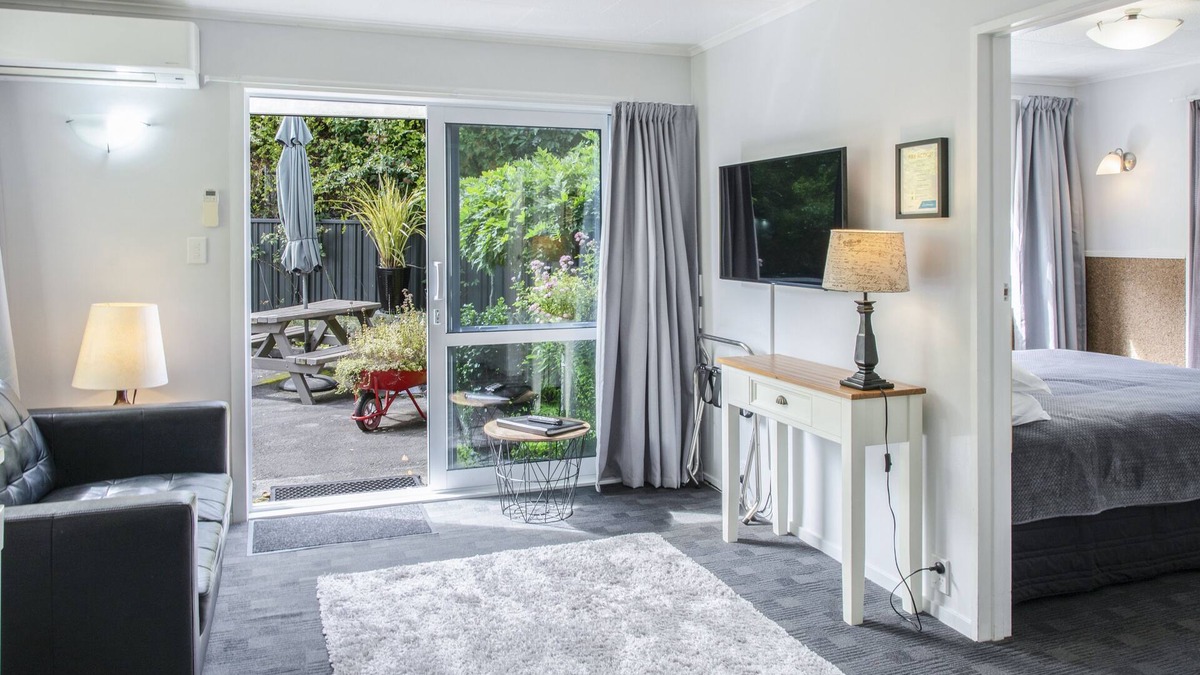 Taupo Hotel | Dunrovin Motel