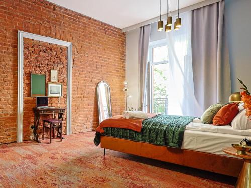 Lodz Apartment | Duo Tones, art & nature, parking