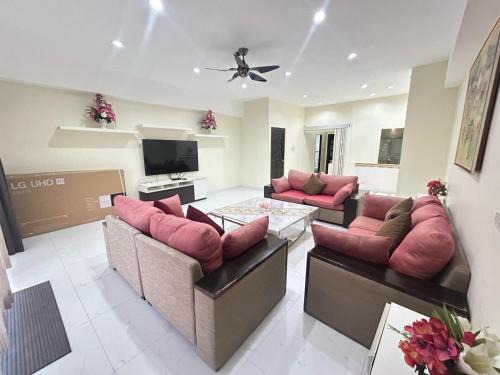 Phra Khanong Nuea Apartment | Duplex 3 Bedroom apartment on Sukhumvit at BTS Phra Khanong