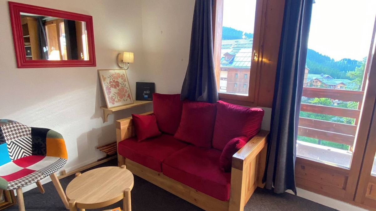 Risoul Apartment | Duplex 6 pers at the foot of the slopes Comfort, charm & mountain view Ski in & out