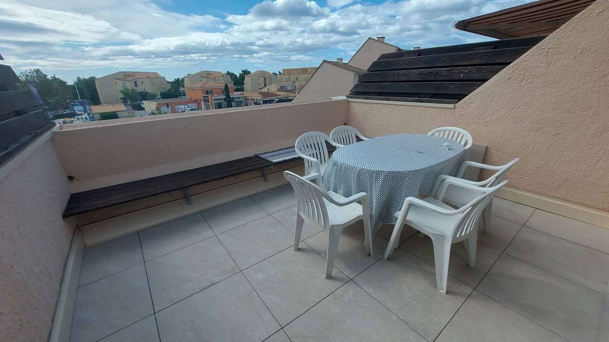 Marseillan Plage Apartment | Duplex Apartment with Terrace, A/C, and Private Parking - Sleeps 6