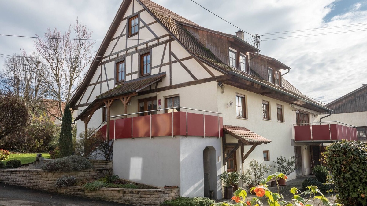 Deggenhausertal Apartment | Duplex Apartment “4-Star Holiday Apartment No. 1” with Wi-Fi, Garden & Terrace
