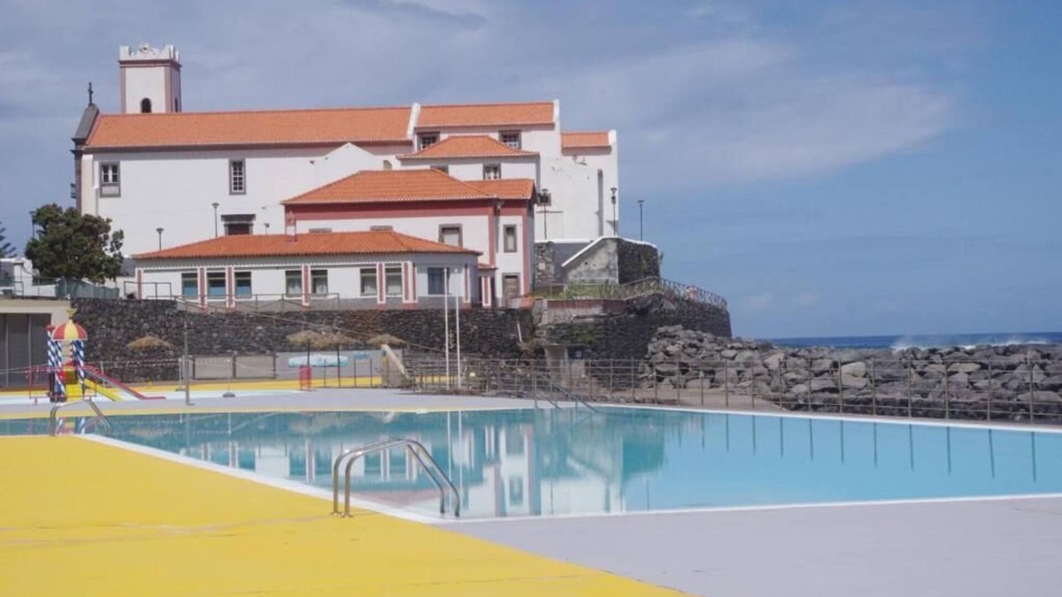 Ponta Delgada Apartment | Duplex Apartment with sea and mountain views