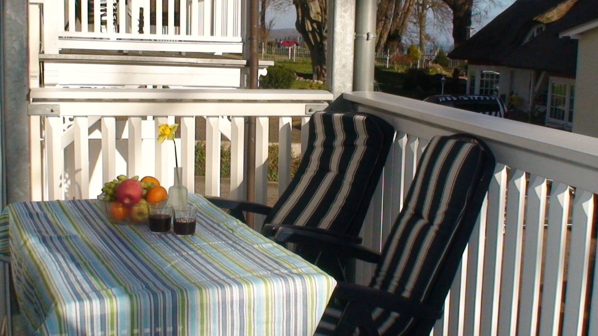 Gohren Apartment | Duplex apartment with swimming pool and sauna 200 m to the beach