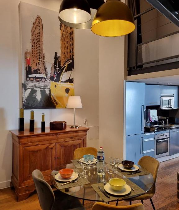 Gares Apartment | Duplex Chic Climatisé avec terrasse proche Comédie