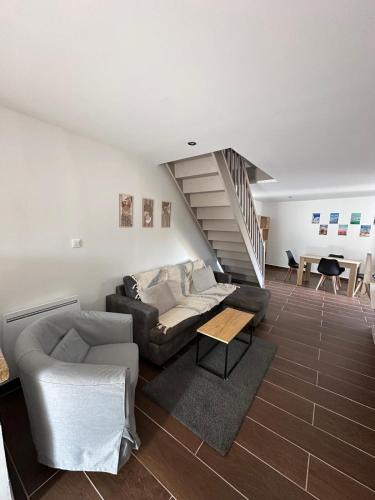 Lunel Apartment | Duplex Cosy en Cœur de Ville