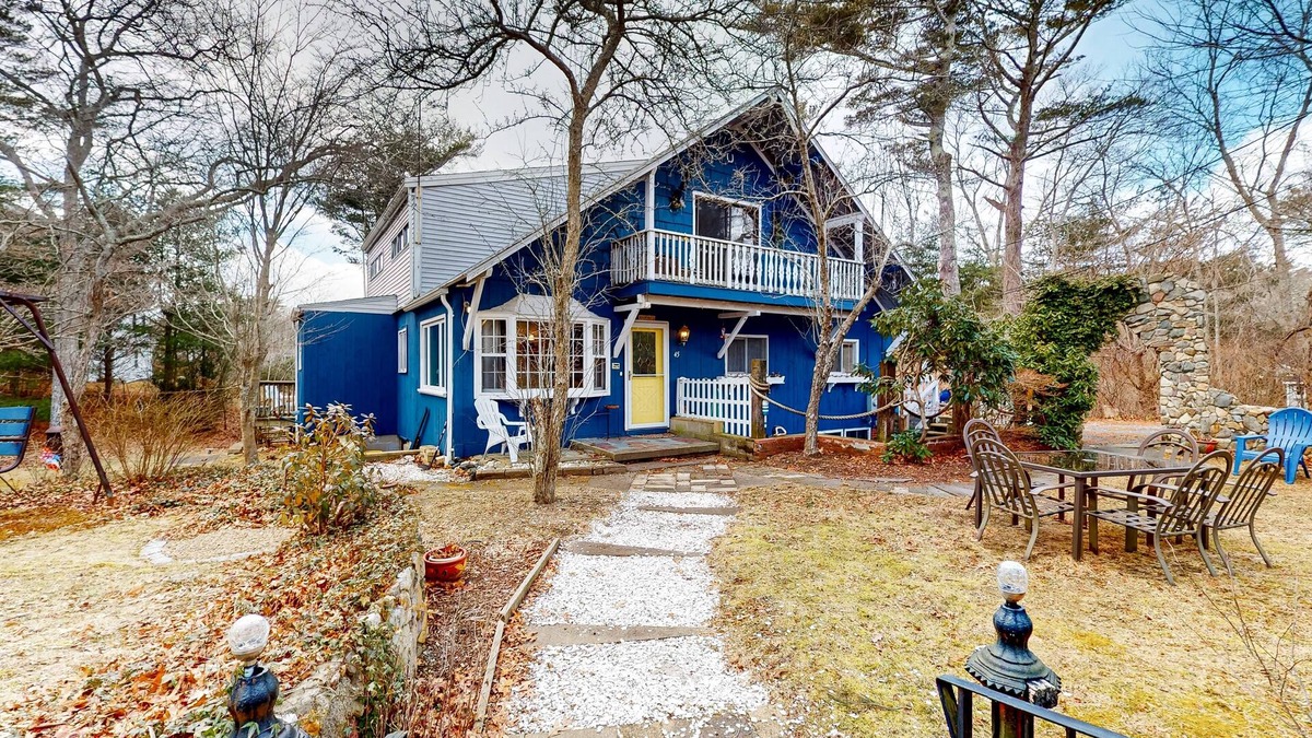 Cedar Bushes House | Duplex home blocks from Manomet Beach with balcony, firepit & outdoor space