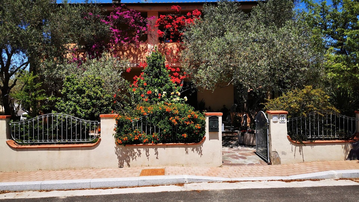 Olia Speciosa House | Duplex house with garden