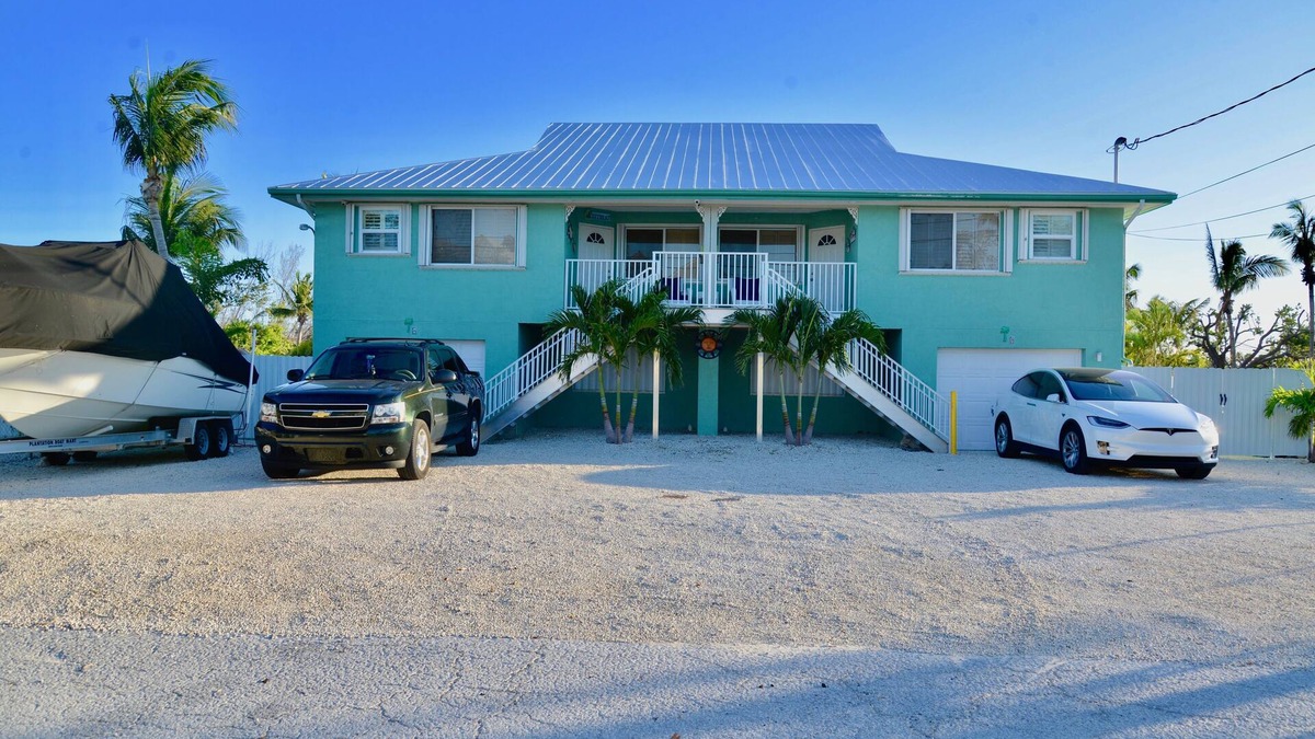Marathon Villa | DUPLEX IN DUCK KEY 3/2 W/90' Private Dock, Trailer Storage included