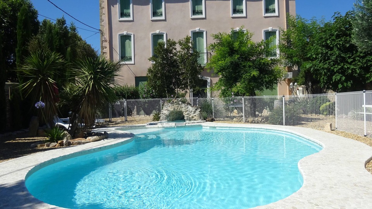 Pomerols Cottage | DUPLEX IN OLD MASTER HOUSE SWIMMING POOL, GARDEN, PARKING BEACHES 8 Km away