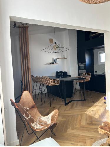Palavas-les-Flots Apartment | Duplex Lumineux- Vue Canal- Centreville- 6pers