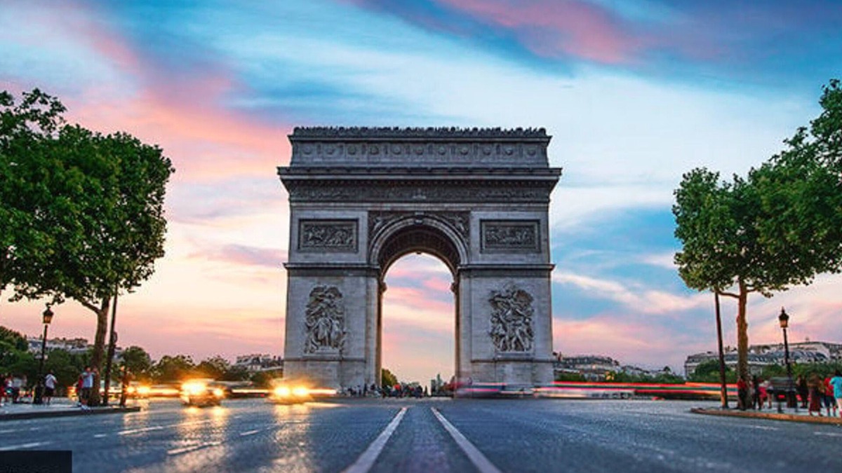 Champs-Elysees Apartment | Duplex Montmartre With Aircon In Champs Elysees