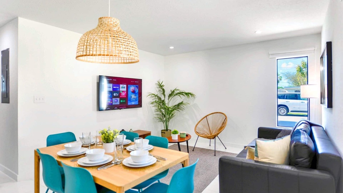 Gladeview Apartment | Duplex Near Wynwood & MiMo District