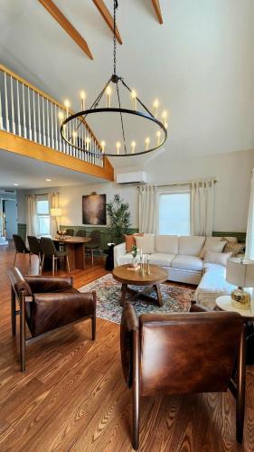 Wellington-Harrington Apartment | Duplex Rooftop at MIT Kendall Sq - 2 FREE Parking