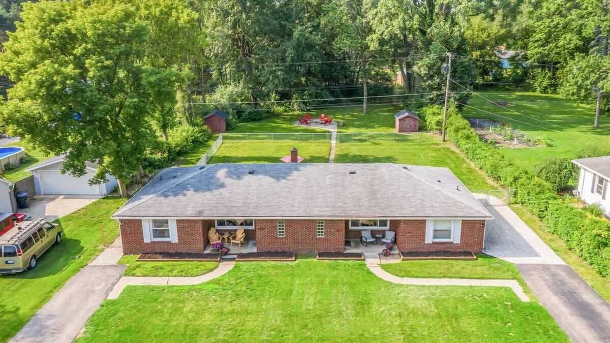 Shelby Township House | Duplex Style Home in Shelby Township | Sleeps 10+