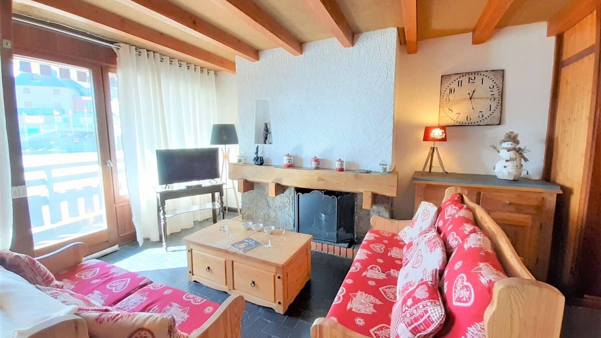 Pla d'Adet Apartment | Duplex T3 Cozy for 6 at 1700m Altitude – St-Lary-Soulan, South-Facing, 2 Stars
