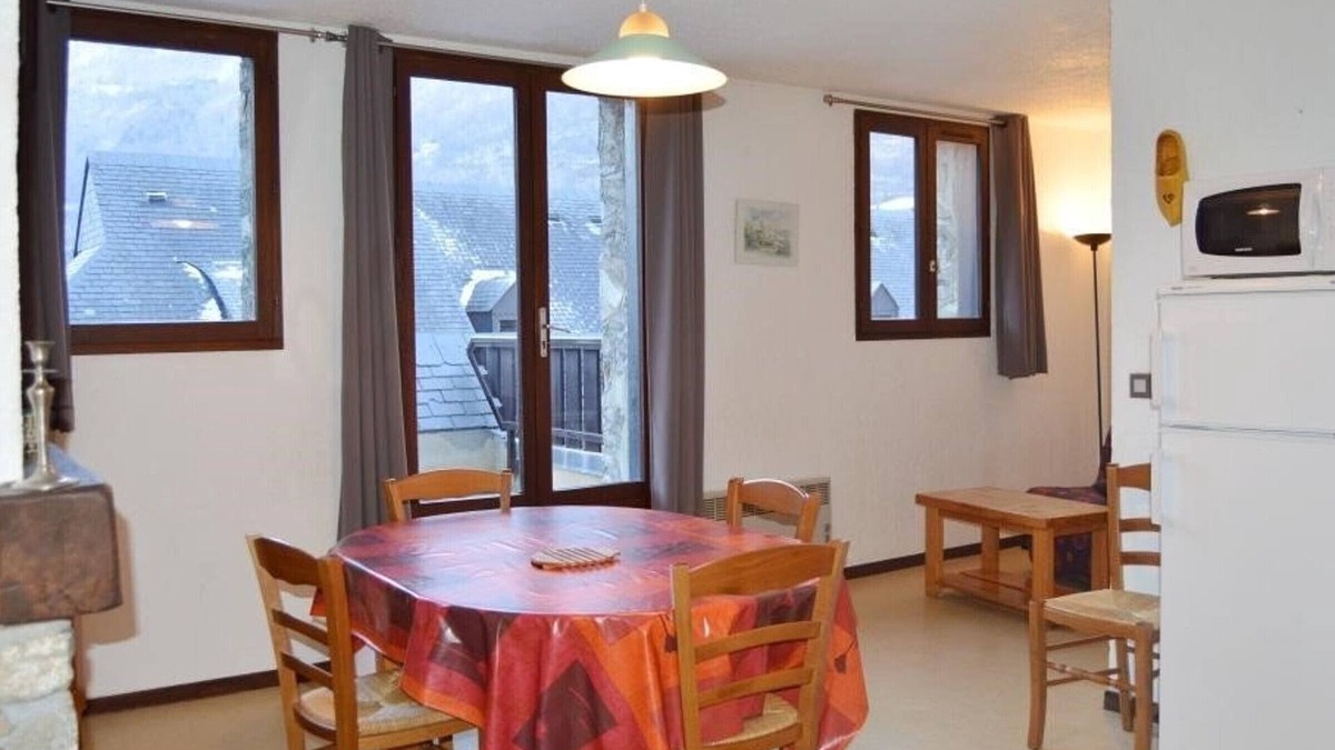 Esquieze-Sere Apartment | Duplex T4 for 7 with terrace and parking in Esquièze-Sère