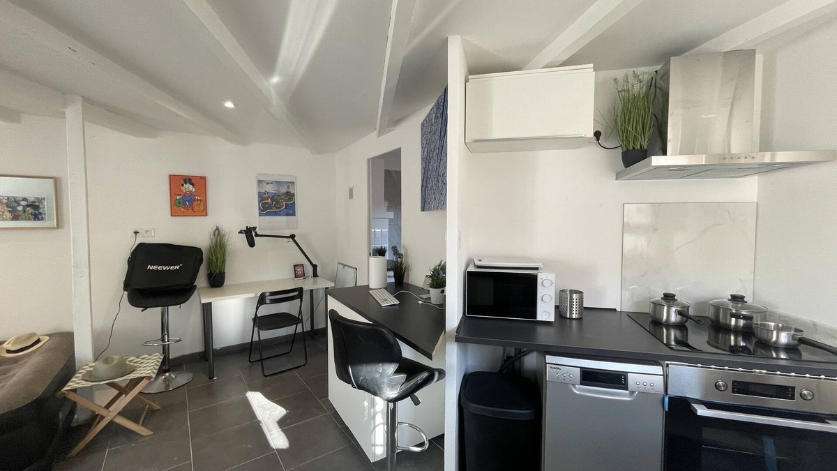 La Capelette Apartment | Duplex - Tranquillité à Marseille Deux Logements au Sein D'un Duplex Chaleureux