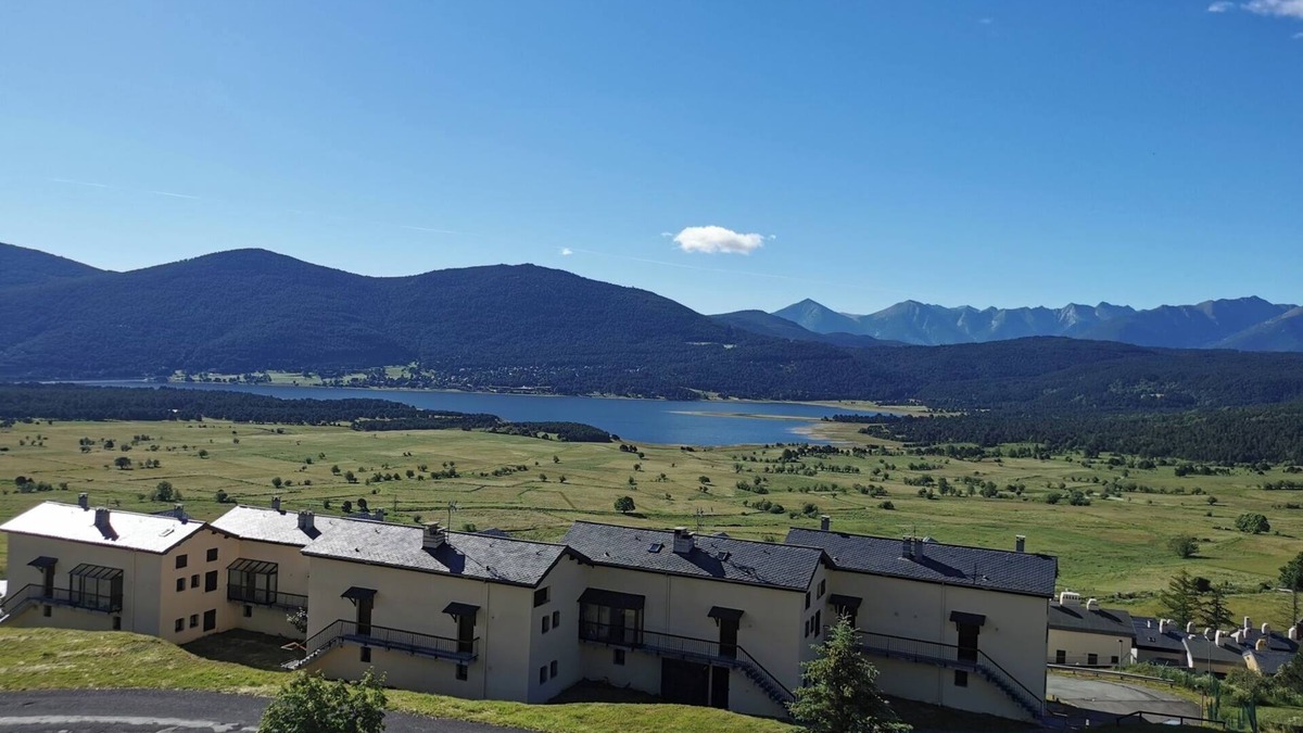 Les Angles Apartment | Duplex with lake view, ideally located for your summer and winter vacations!