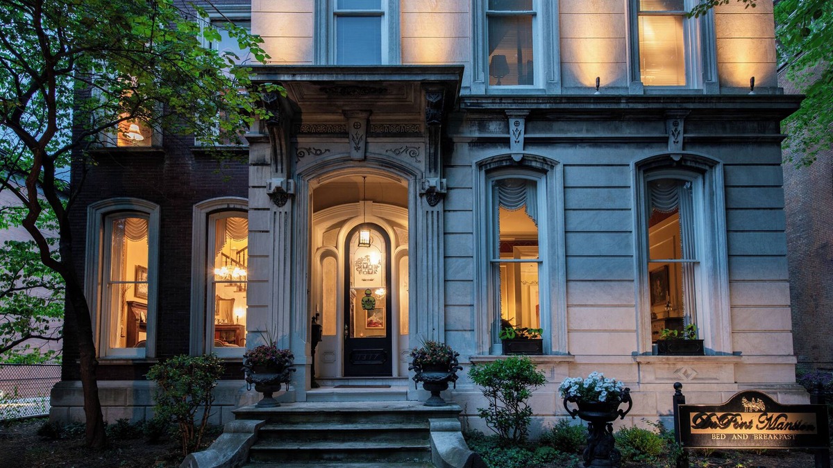 Old Louisville Bed & Breakfast | DuPont Mansion Bed & Breakfast