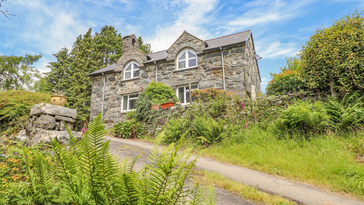 Llanelltyd Cottage | DWYNANT, pet friendly, character holiday cottage in Dolgellau