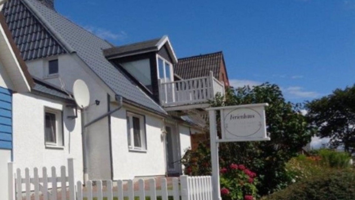 Norderhafen Apartment | Dyke nest directly on the outer dike with a wonderful view over the north beach