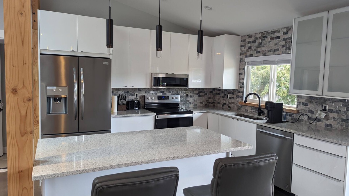 Comox House | Dyke Rd House - Home away from home
