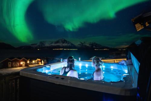 Dyroy Municipality Villa | Dyrøy Holiday - Lodge with Jacuzzi