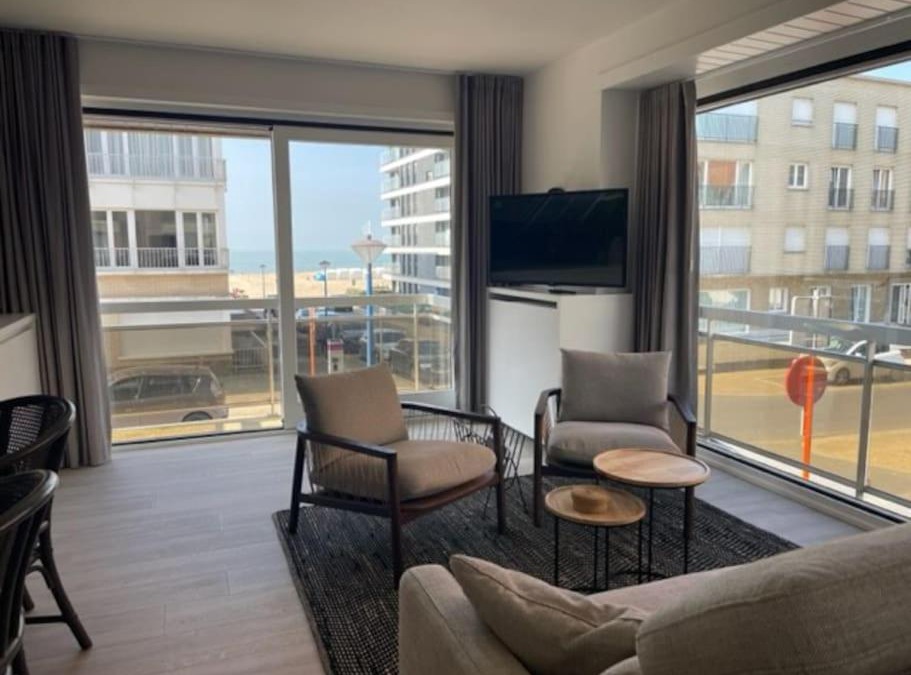 Koksijde-Bad Apartment | Dzee Appartement frontaal zeezicht en gratis parking