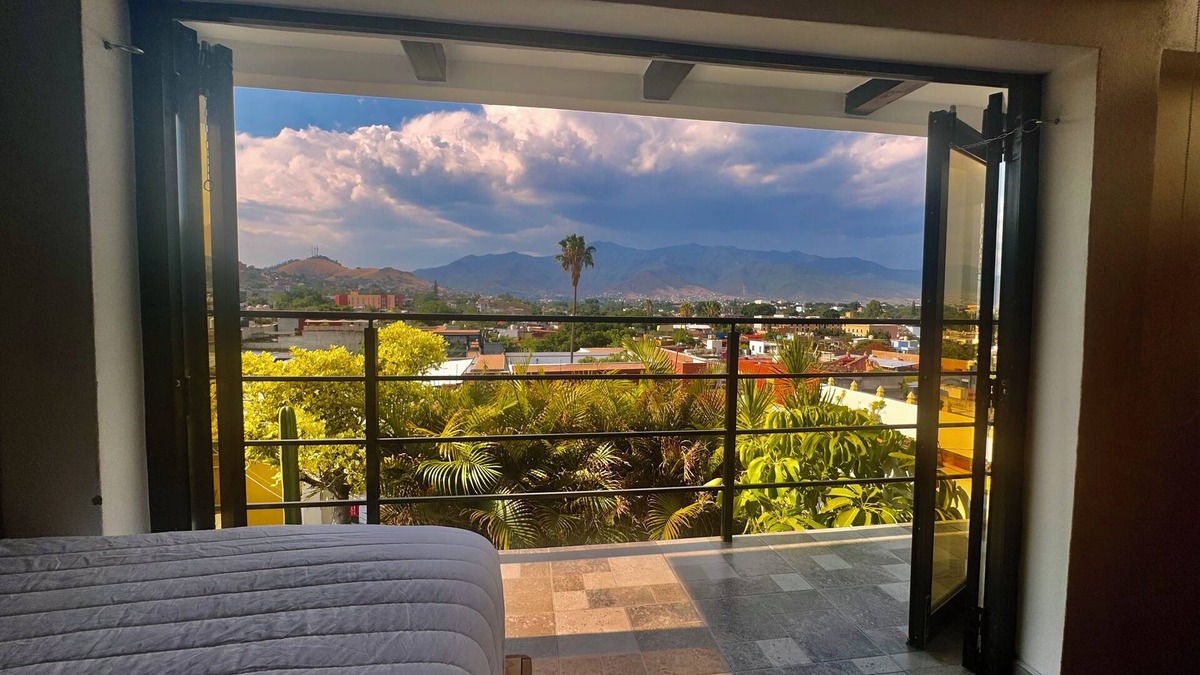 Ruta Independencia Apartment | E&A lookout point in the Historic Downtown of Oaxaca with views of the mountains