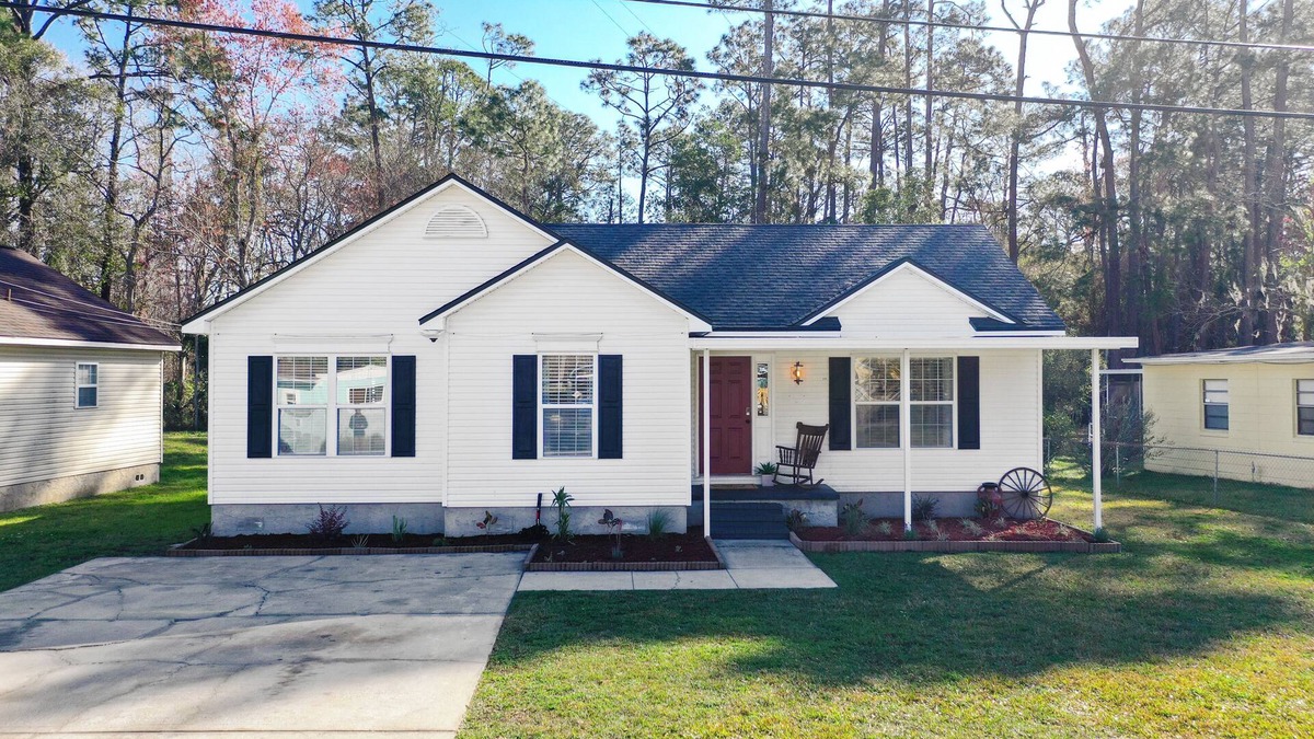 Southside House | E & E Rustic Retreat ~ Fabulous Home in Jacksonville, FL
