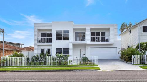 Long Jetty House | 'E Retreat On Archbold' by HolidayCo