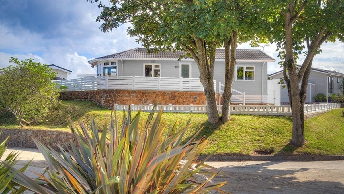 Mynytho Cottage | E19 THE WARREN, pet friendly, country holiday cottage in Abersoch