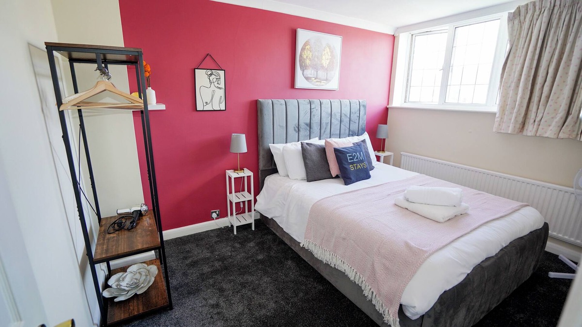 Ashford Apartment | E2M Stays Heathrow Beautiful FreeParking