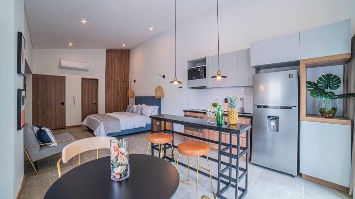 Granada Apartment | E301 - Amazing Top Floor Studio in Centenario